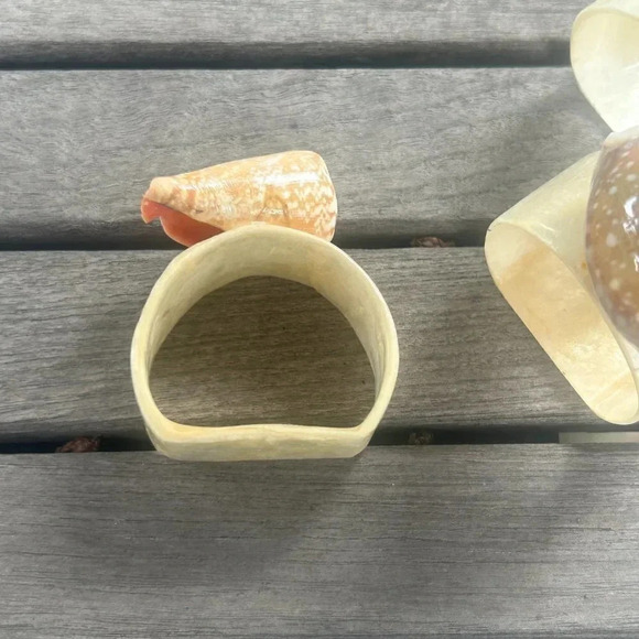 Vintage 1960s Capiz Shell Napkin Rings with Shells Set of 5 - Picture 4 of 8